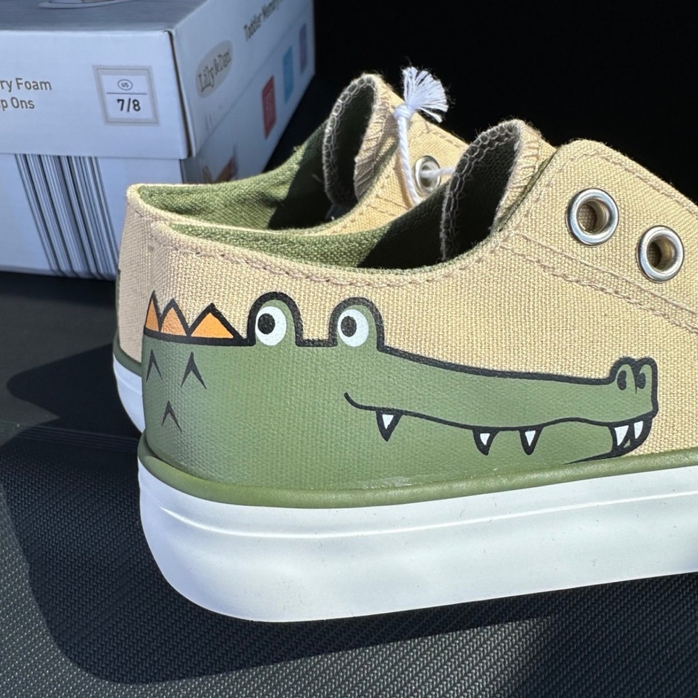 Toddler slip ons size 7/8